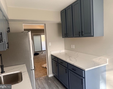 5833 Diggers Lane - Photo Thumbnail 9