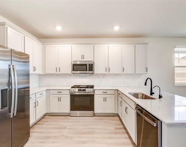 133 Silverleaf Spur - Photo Thumbnail 11