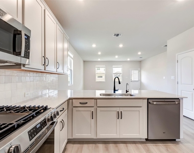133 Silverleaf Spur - Photo Thumbnail 13