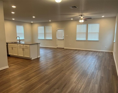 3201 College Park Dr - Photo Thumbnail 3
