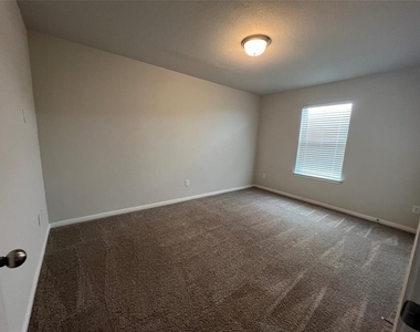 3201 College Park Dr - Photo Thumbnail 14