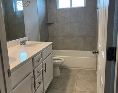 3201 College Park Dr - Photo Thumbnail 16