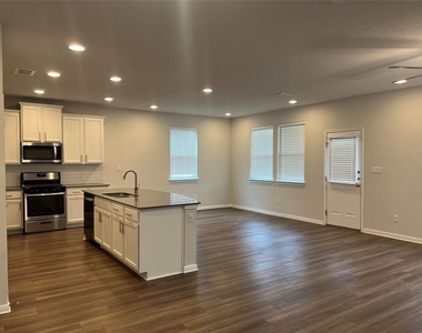 3201 College Park Dr - Photo Thumbnail 5