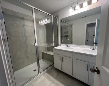 3201 College Park Dr - Photo Thumbnail 12