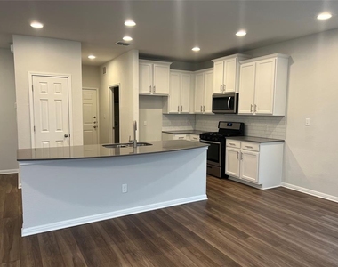 3201 College Park Dr - Photo Thumbnail 7