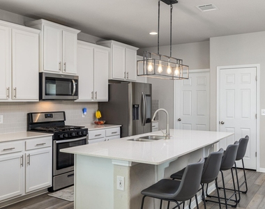 453 Arrowhead Vine St - Photo Thumbnail 5