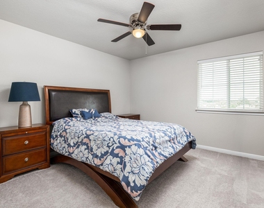 453 Arrowhead Vine St - Photo Thumbnail 18