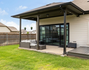 453 Arrowhead Vine St - Photo Thumbnail 23