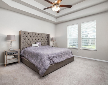 453 Arrowhead Vine St - Photo Thumbnail 10