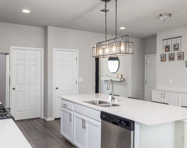 453 Arrowhead Vine St - Photo Thumbnail 6