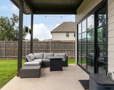 453 Arrowhead Vine St - Photo Thumbnail 22