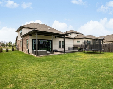 453 Arrowhead Vine St - Photo Thumbnail 25