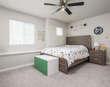 453 Arrowhead Vine St - Photo Thumbnail 16