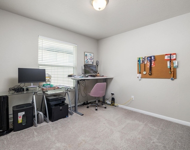453 Arrowhead Vine St - Photo Thumbnail 19