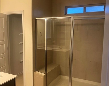 9504 Hunter Ln - Photo Thumbnail 5
