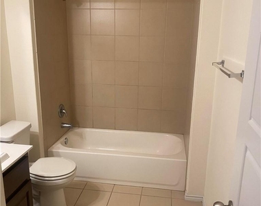 9504 Hunter Ln - Photo Thumbnail 8