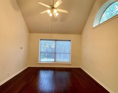 5320 Mabry Ct - Photo Thumbnail 6