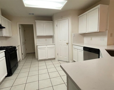5320 Mabry Ct - Photo Thumbnail 5