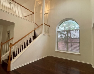 5320 Mabry Ct - Photo Thumbnail 4