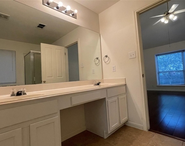 5320 Mabry Ct - Photo Thumbnail 9
