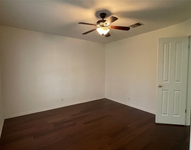 5320 Mabry Ct - Photo Thumbnail 10