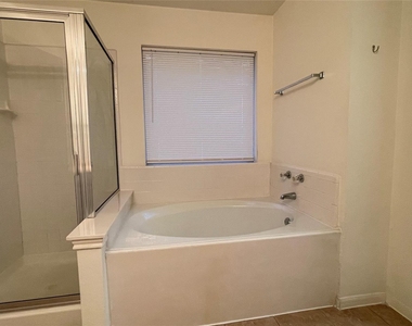 5320 Mabry Ct - Photo Thumbnail 8