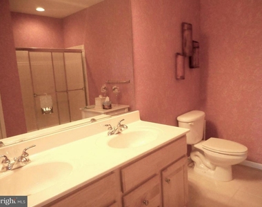 700 Cattail Cove - Photo Thumbnail 8