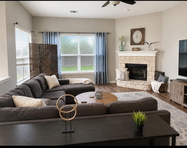 2304 Kristen Ln - Photo Thumbnail 3