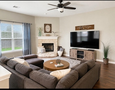 2304 Kristen Ln - Photo Thumbnail 4