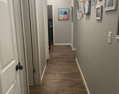 2304 Kristen Ln - Photo Thumbnail 12