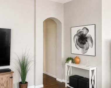 2304 Kristen Ln - Photo Thumbnail 9