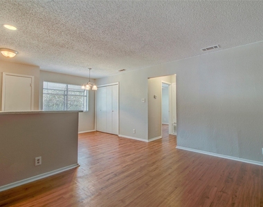 400 Hedgewood Dr - Photo Thumbnail 7
