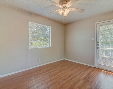 400 Hedgewood Dr - Photo Thumbnail 8
