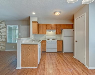 400 Hedgewood Dr - Photo Thumbnail 15