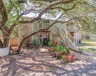 400 Hedgewood Dr - Photo Thumbnail 2