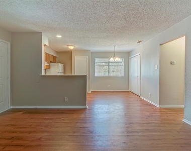 400 Hedgewood Dr - Photo Thumbnail 6