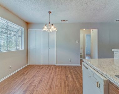 400 Hedgewood Dr - Photo Thumbnail 12