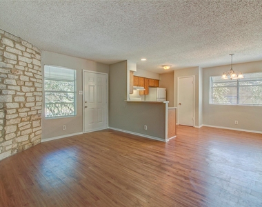 400 Hedgewood Dr - Photo Thumbnail 10