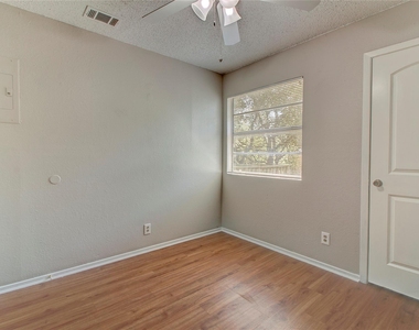 400 Hedgewood Dr - Photo Thumbnail 20