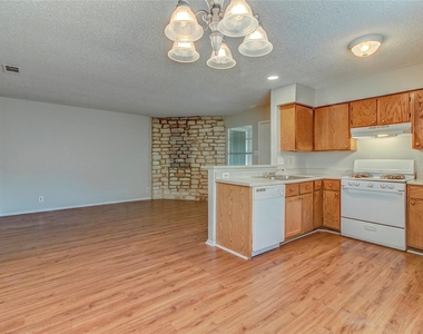 400 Hedgewood Dr - Photo Thumbnail 13