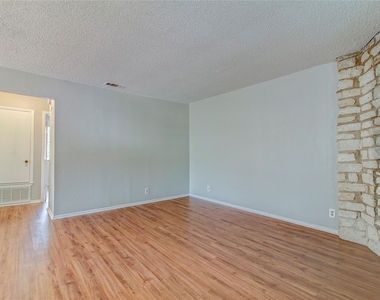 400 Hedgewood Dr - Photo Thumbnail 19