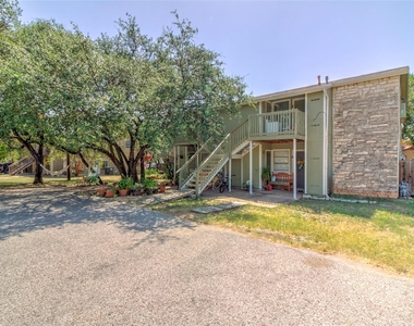 400 Hedgewood Dr - Photo Thumbnail 1