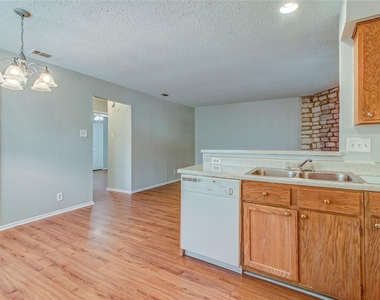 400 Hedgewood Dr - Photo Thumbnail 14