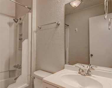 400 Hedgewood Dr - Photo Thumbnail 21