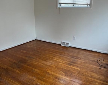 1005 Cedarcroft Road - Photo Thumbnail 6