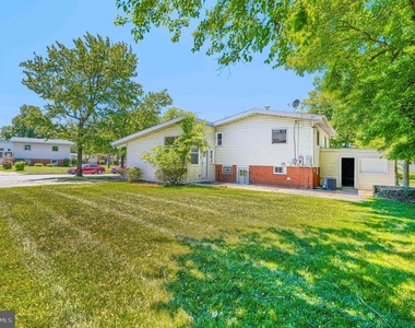 6901 Chippewa Drive - Photo Thumbnail 3