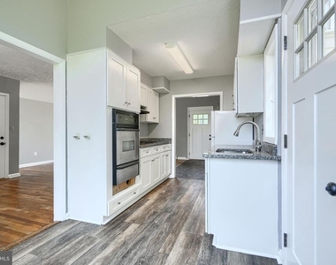 6901 Chippewa Drive - Photo Thumbnail 11