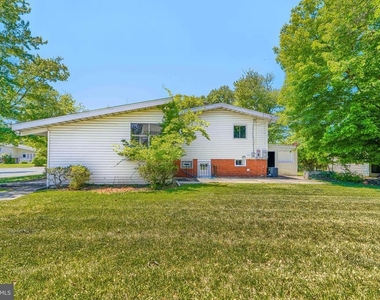 6901 Chippewa Drive - Photo Thumbnail 5
