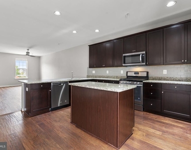 9442 Adelaide Lane - Photo Thumbnail 7