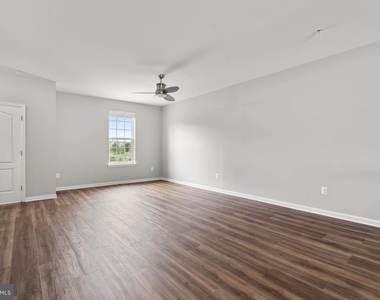 9442 Adelaide Lane - Photo Thumbnail 2